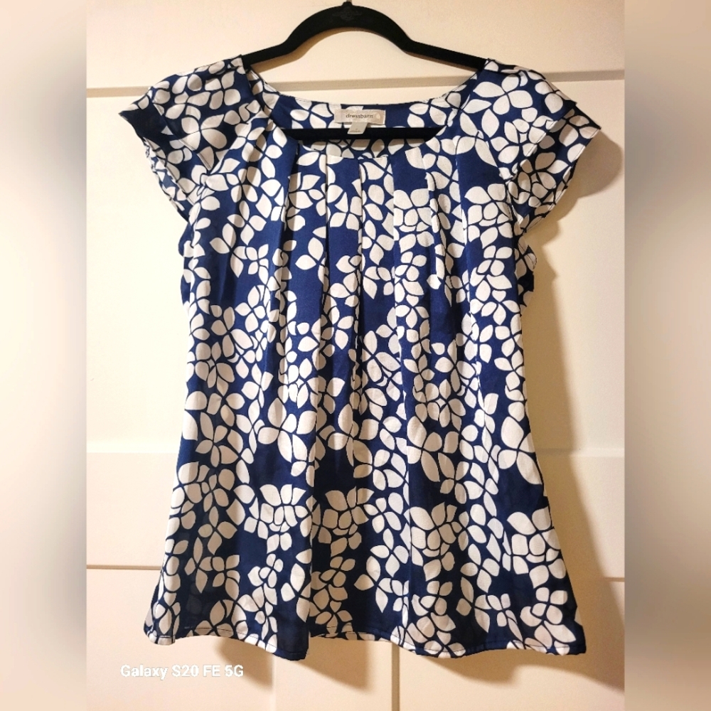 Dress barn Women's Floral Short Sleeve Top Sz S Blue Classic Preppy Feminine